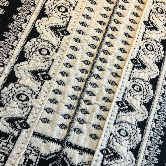 NWOT Dynamite knit shawl - Picture 5 of 9